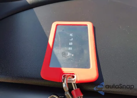 2018 Tesla Model 3 Long Range/Mid Range z USA, uszkodzony, nr VIN 5YJ3E1EA5JF052524